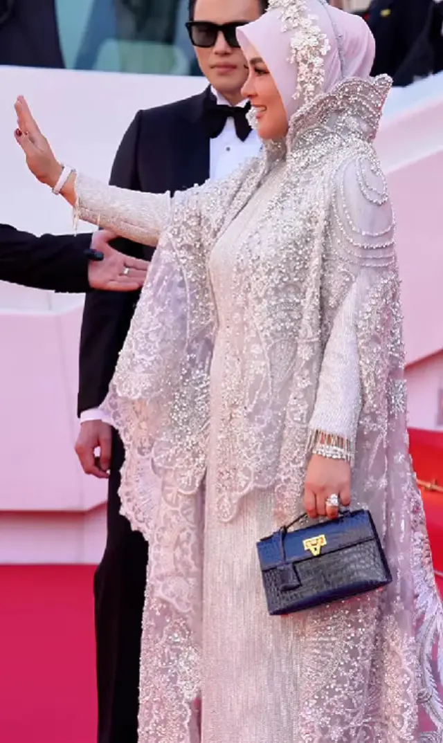 Potret detail cincin mewah Syahrini saat ultah ke-45, biar mungil harganya ditaksir Rp18 Miliar