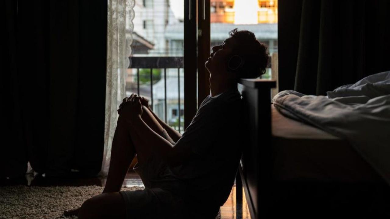 Patah hati adalah salah satu pengalaman paling sulit dalam kehidupan. Menghadapi kehilangan yang mendalam membuat diri terasa rapuh.