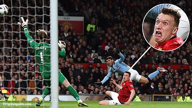 Ekspresi Wajah Phil Jones Lupakan Ketegangan Bola Liputan6 Com