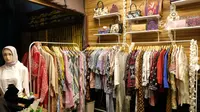 Toko jual produk-produk fesyen Indonesia di Global Village, yang merupakan acara tahunan selama musim dingin di Dubai, Uni Emirat Arab (UEA). (Liputan6.com/Asnida Riani)
