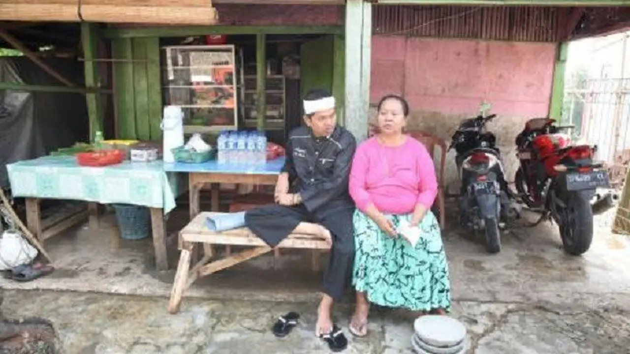 Warung Makannya Dibongkar Satpol PP, Wanita Ini Malah Bahagia