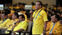 Ketua Dewan Pertimbangan Partai Golkar Akbar Tandjung mengikuti Rapat Paripurna membahas Tata Tertib Pemilihan Ketum Partai Golkar di arena Munaslub, Bali, Minggu (15/5). Rapat itu diwarnai instruksi dari para anggota partai. (Liputan6.com/Johan Tallo)