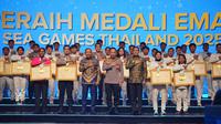 Kapolri Jenderal Listyo Sigit Prabowo memberikan apresiasi kepada seluruh atlet Polri yang meraih prestasi di SEA Games 2025 Thailand. (Bola.com/Dok.Istimewa).