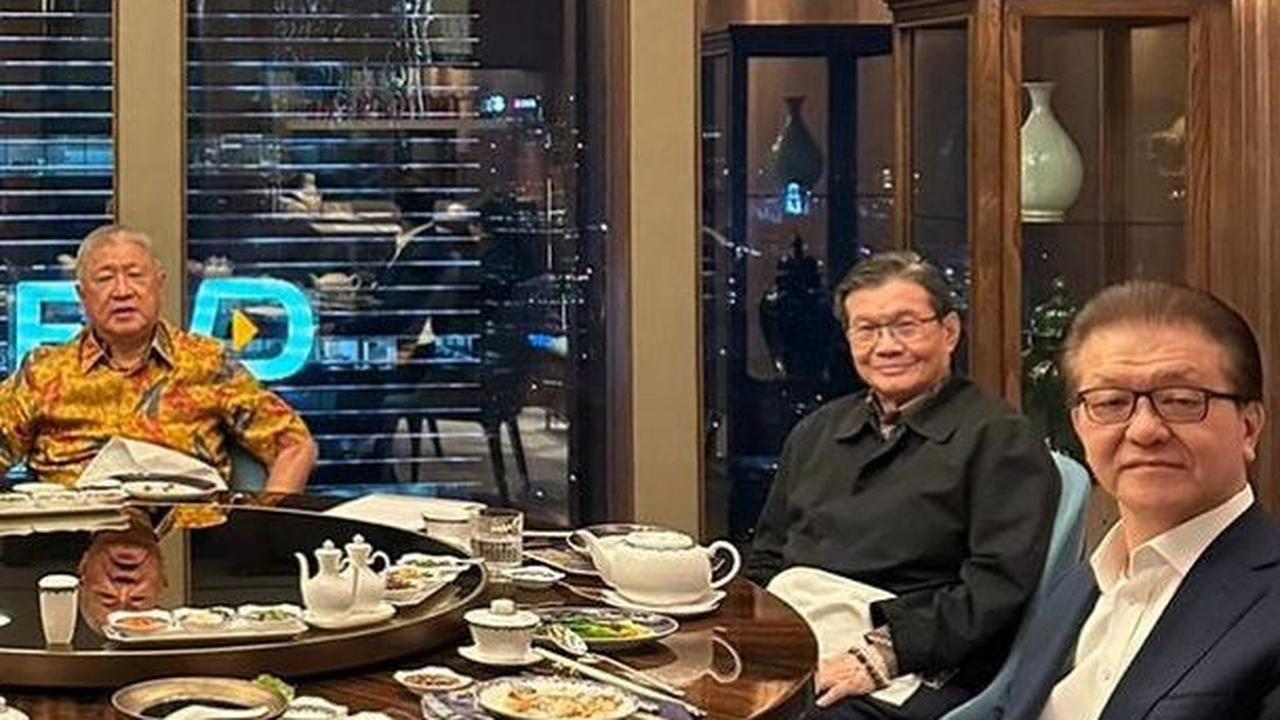 Kemudian ada sosok Franky Widjaja yang turut kongkow bareng Maruarar.