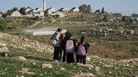Pemukim Israel Halangi Akses Anak-anak Palestina ke Sekolah dengan Kawat Berduri dan Gas Air Mata