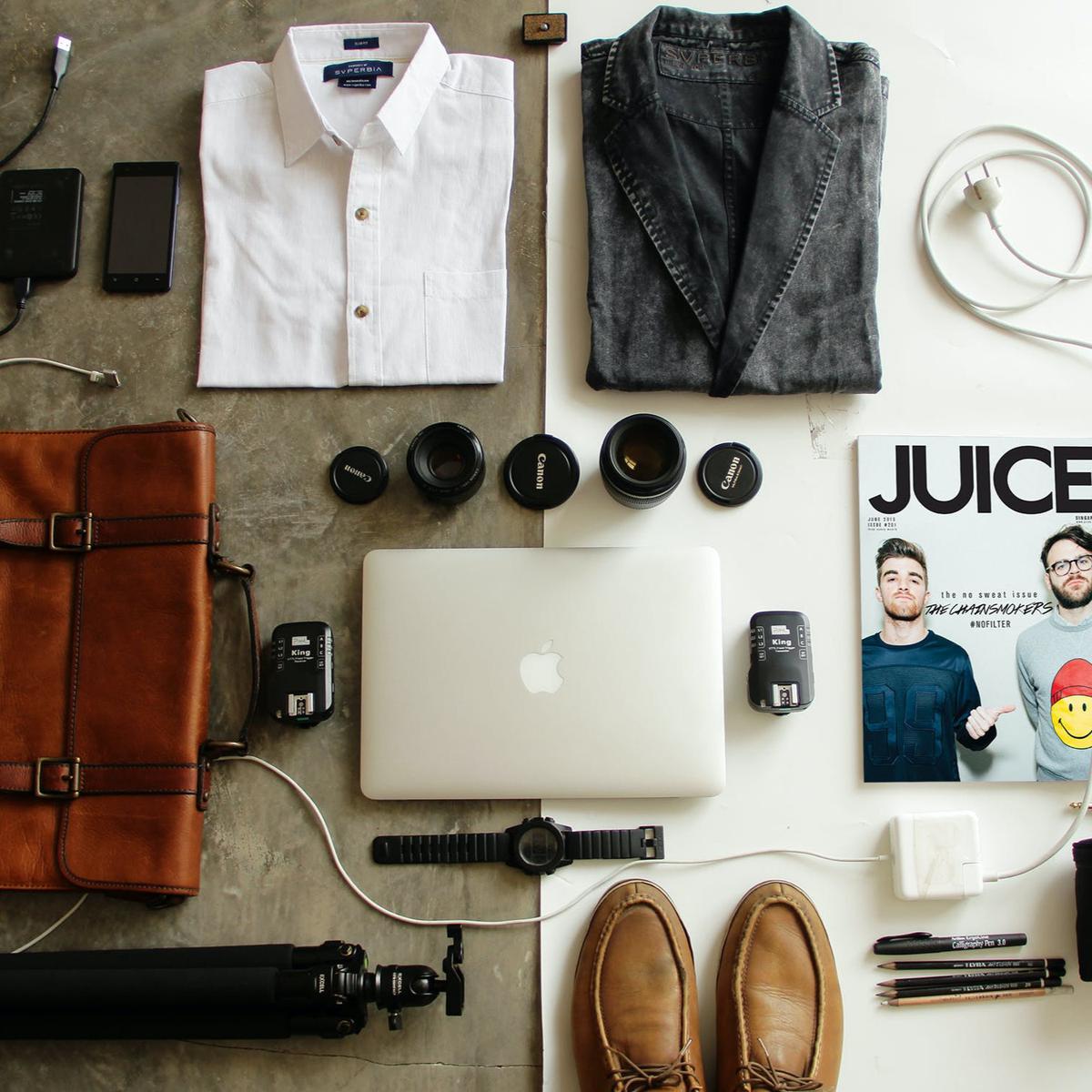 Contoh ilustrasi packing barang sebelum berpergian
