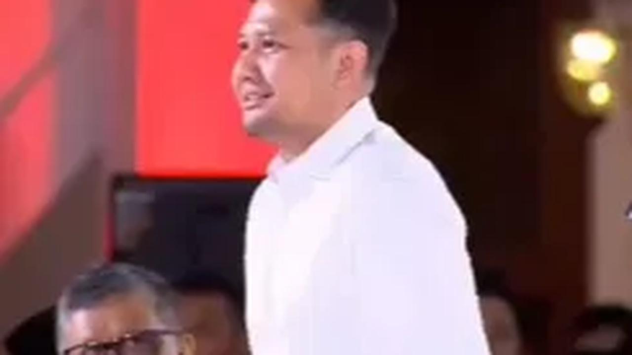 Namun siapa sangka, Ikhwan Zein sejak sekolah telah mencari beasiswa sendiri. Sang putra juga tidak pernah menggunakan namanya untuk mencari kemudahan. <br>