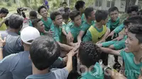 Pemain seleksi Timnas Indonesia U-16 usai melakukan latihan terakhir jelang pengumuman hasil seleksi. Timnas U-16 ini dipersiapkan untuk mengikuti ajang Piala AFF U-15 pada 9–22 Juli 2017 yang diselenggarakan di Thailand. (Bola.com/M Iqbal Ichsan)