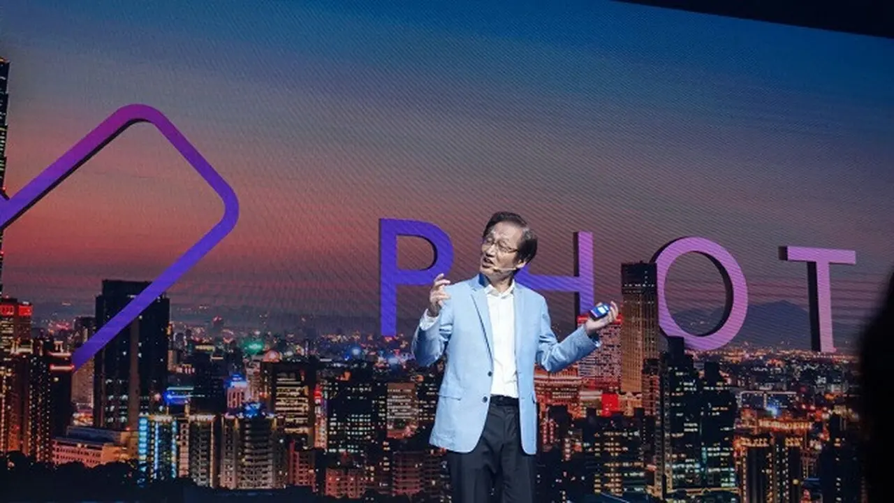 Chairman Asus Jonney Shih di peluncuran Asus Zenfone 4 di Next TV Studio Taiwan. Liputan6.com/Agustin Setyo Wardani