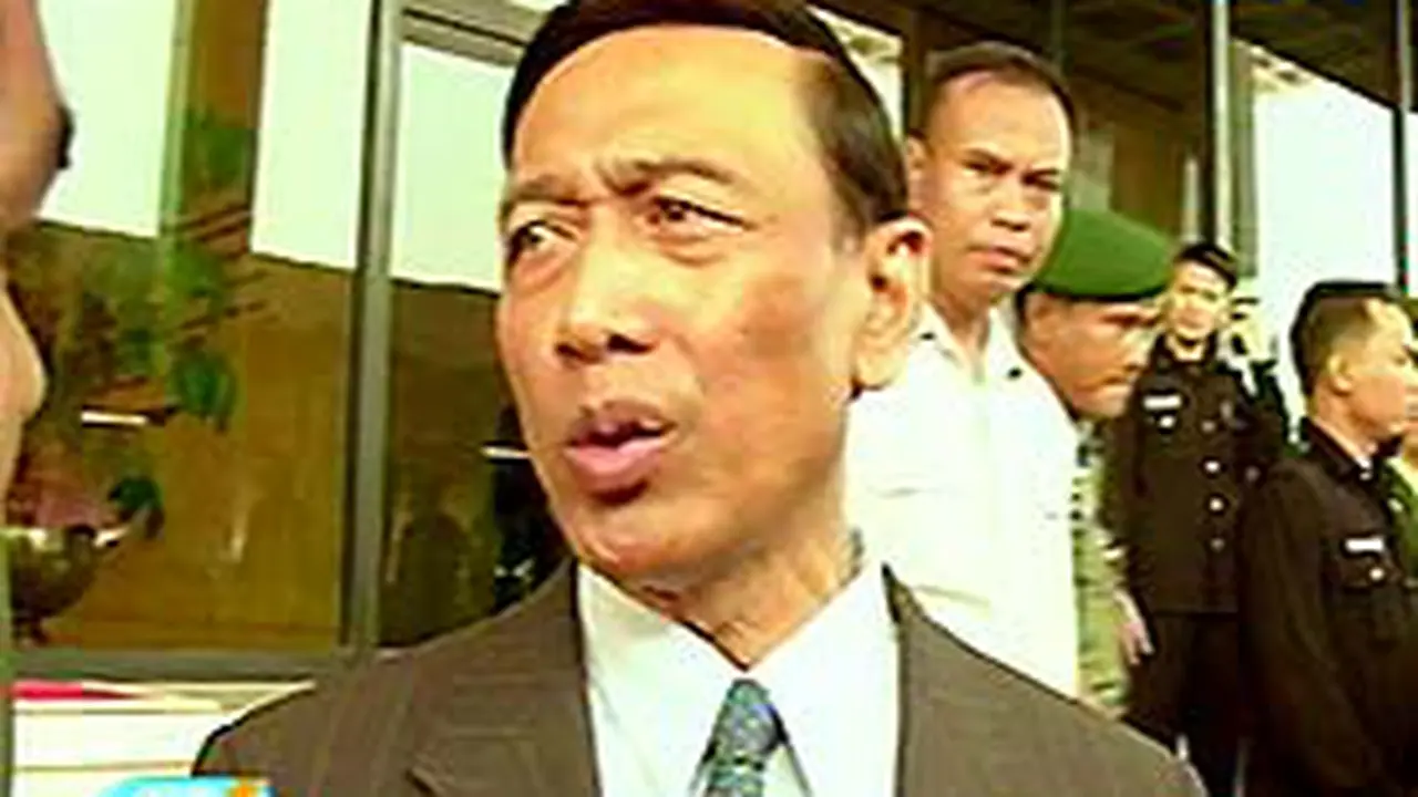 051006cwiranto.jpg