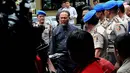 Wakil Ketua KPK, Bambang Widjojanto saat tiba di Gedung Bareskrim untuk menjalani pemeriksaan kedua, Jakarta, Selasa (3/2/2015). (Liputan6.com/Johan Tallo)