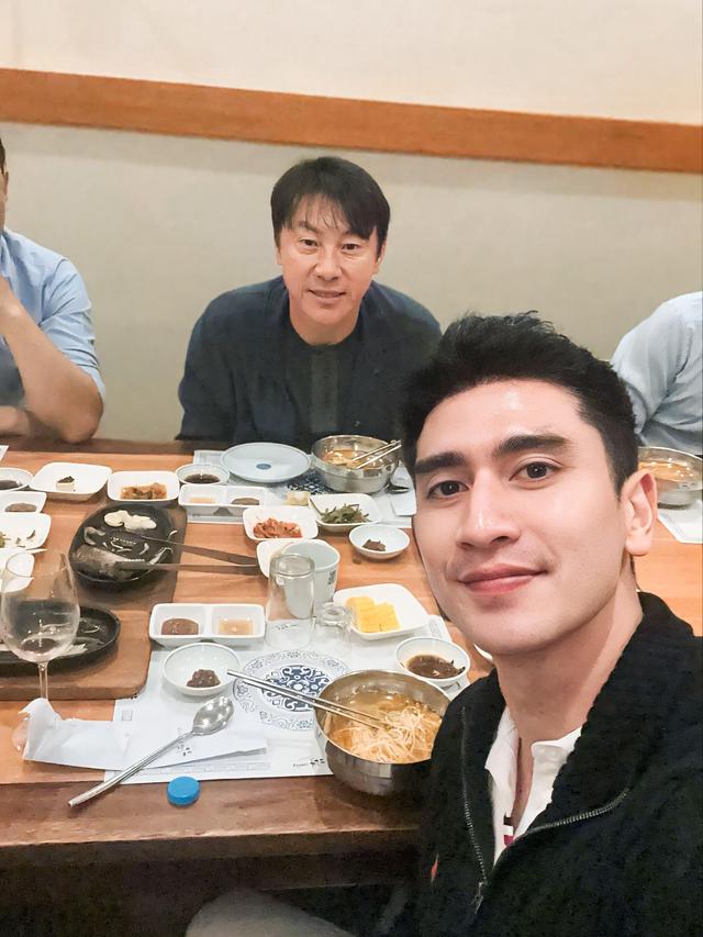 Verrell Bramasta makan malam bersama Shin Tae-yong.