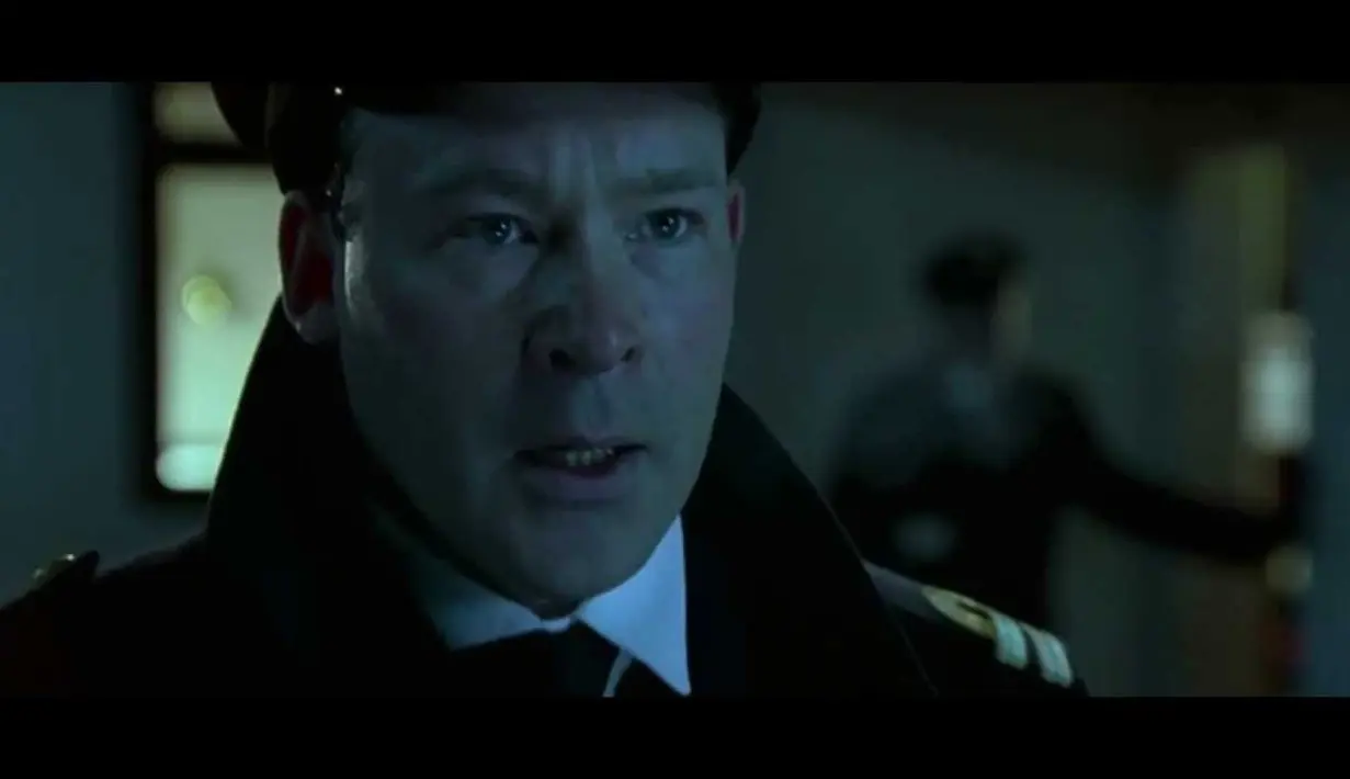 Bahkan Tara meminta Mark untuk menghapus semua foto intim mereka di telpon genggamnya. (fanpop)