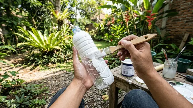 Mencat Botol Air Mineral
