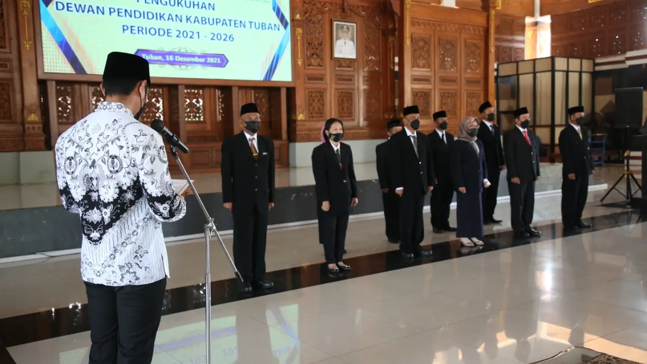 Pengukuhan Dewan Pendidikan Tuban menerapkan disiplin prokes Covid-19. (Liputan6.com/Ahmad Adirin)