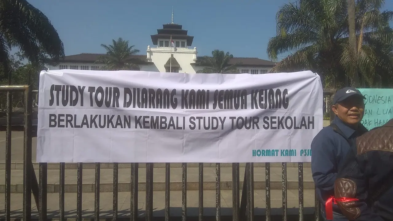 study tour, demo, gedung sate