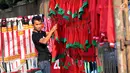 Para pedagang mengaku sepinya penonton yang akan menyaksikan laga kualifikasi Piala AFC Grup G juga berpengaruh pada omset mereka (Liputan6.com/Helmi Fithriansyah)