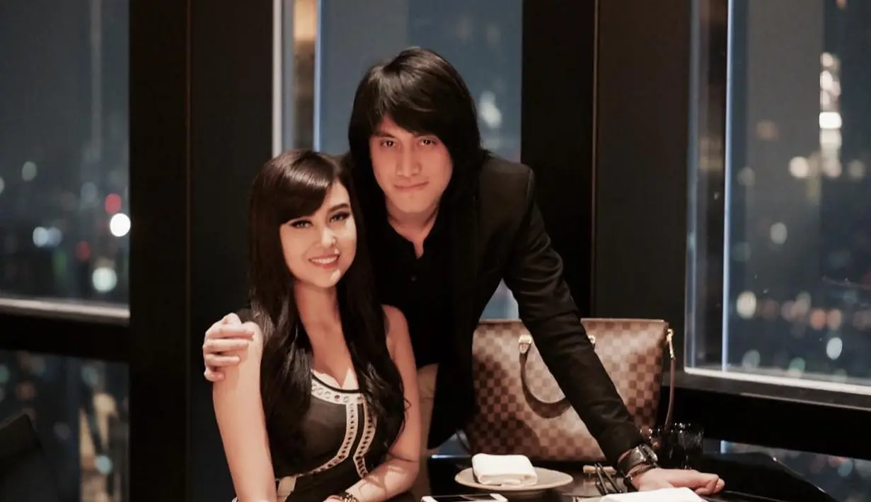 Kevin Aprilio dan Vicy Melanie