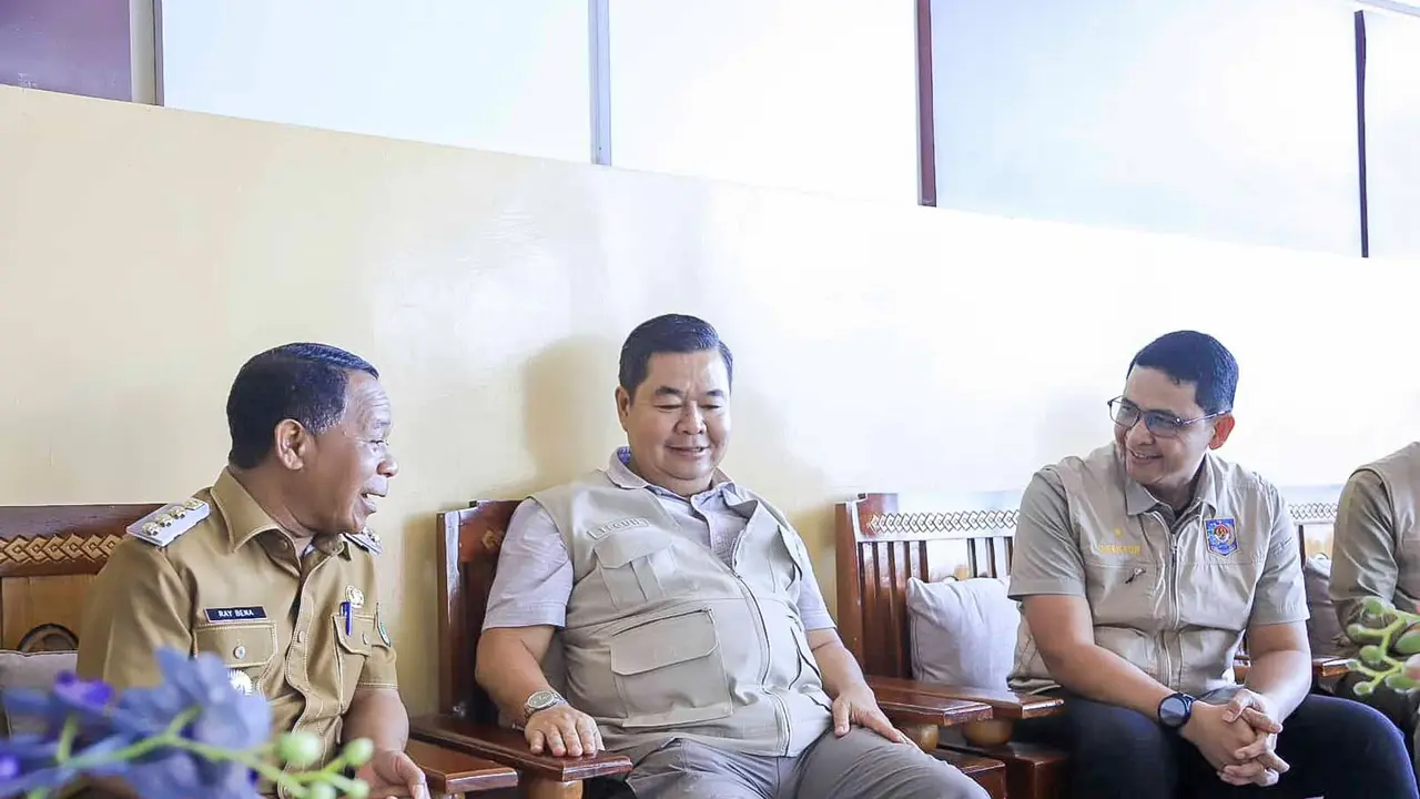 Dirjen Dukcapil Kemendagri Teguh Setyabudi tiba di Flores pada Senin (24/8/2026).