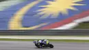 Pebalap MotoGP asal Italia, Valentino Rossi dari Movistar Yamaha berhasil masuk lima besar pada sesi latihan bebas di Sepang International Circuit, Kuala Lumpur, Malaysia, (30/1/2017). Rossi mencatat waktu 1:60.122.  (EPA/Fazry Ismail)