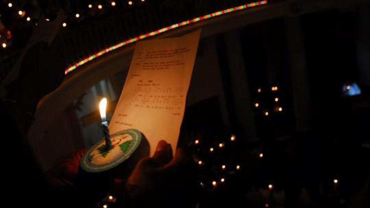Umat Kristiani di Jakarta lakukan ibadah malam Natal