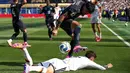Pemain Jerman Kai Havertz terjatuh saat berebut bola dengan pemain Paraguay Gustavo Gomez selama pertandingan sepak bola babak 32 besar Piala Dunia 2026 antara Jerman dan Paraguay di Stadion Boston di Foxboroug, AS, Senin (29/06/2026). AFP/ Franck Fife