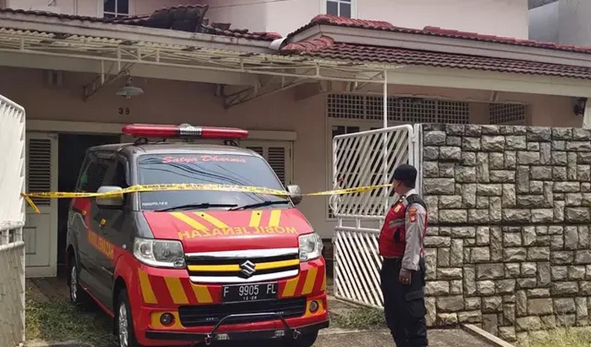 Hendrik mengaku pernah mengantar paket ke rumah itu sekitar dua tahun lalu. Namun dia tidak terlalu persis mengingat karena sudah lama.<br>
