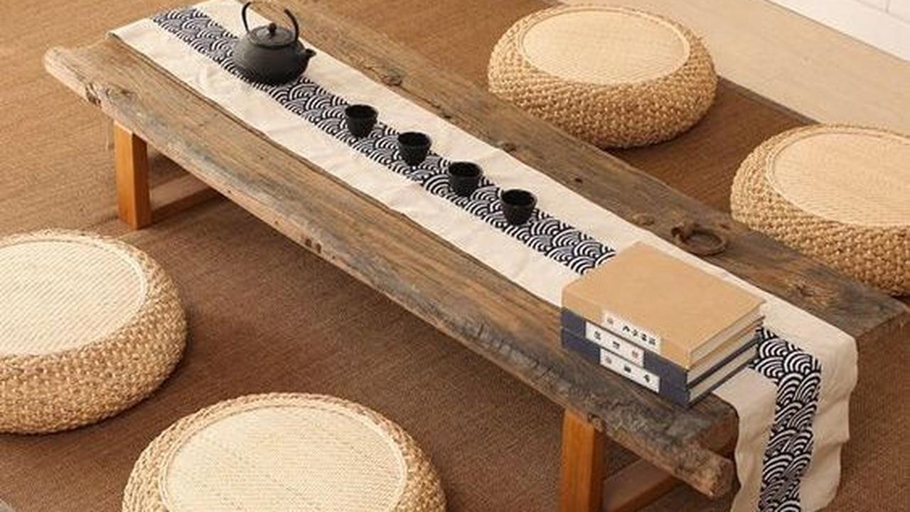 Desain Ruang Makan Lesehan dengan Meja Asli