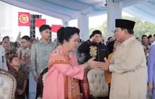 VIDEO: Pertemuan Manis Prabowo Salami Titiek, Saling Lempar Senyum di HUT TNI