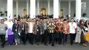 Presiden Jokowi berpose dengan para pemuka agama usai bersilaturahmi di Bogor, Jawa Barat, Sabtu (10/2). Jokowi juga terus mengingatkan nikmatnya kerukunan. (Liputan6.com/Pool/Biro Setpres)