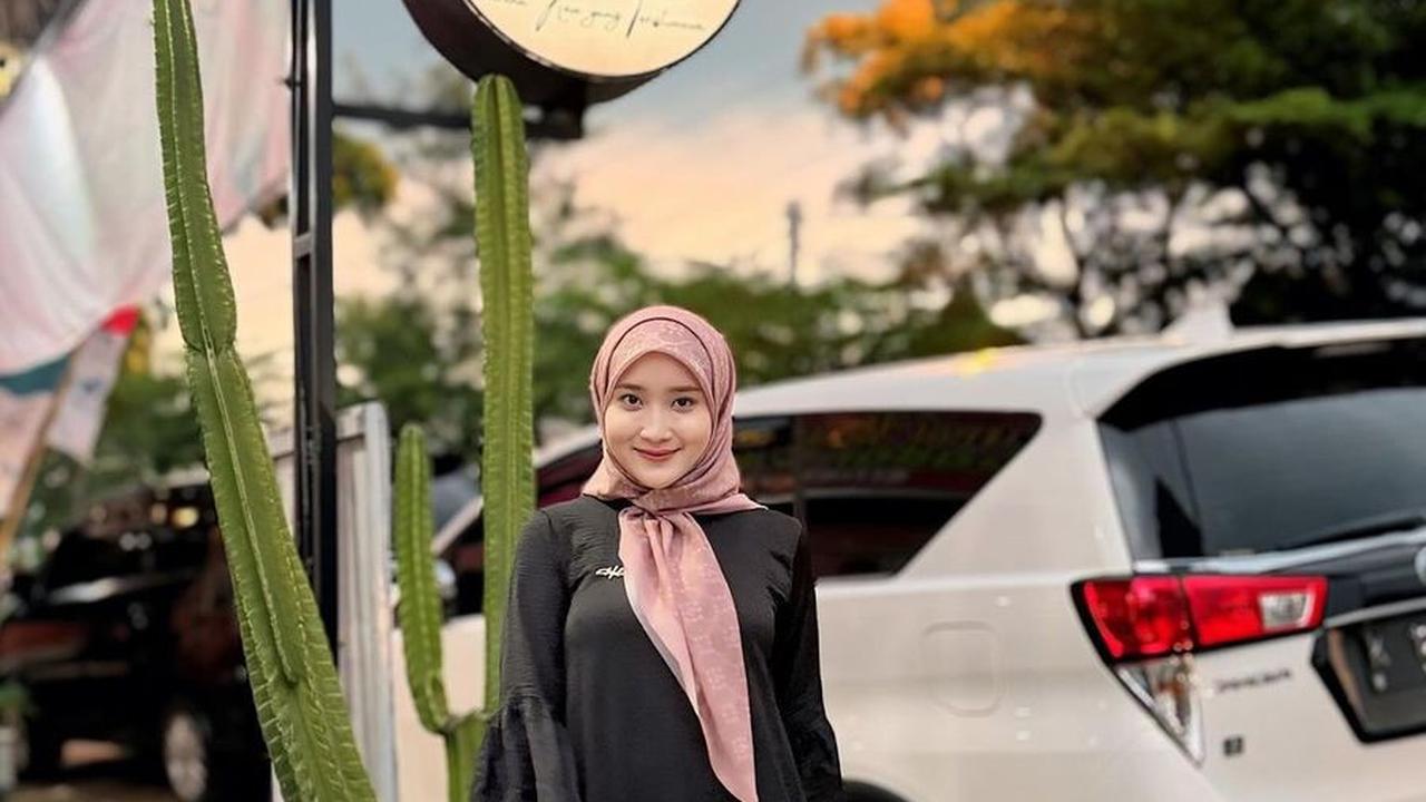 Cantik Yeni Inka Mengenakan Hijab&nbsp;