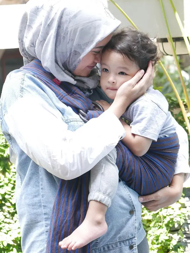 Hamil Anak Kedua, Ini 6 Potret Adhitya Putri Istri Ridwan Ghany Pamer Baby Bump