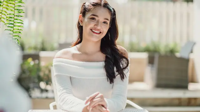 wanita november makin berkelas