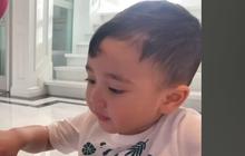 Ingin Seperti Ustaz Koh Dennis, ini Deretan Foto Lucu Rayyanza Pakai Baju Koko yang Gemesin Banget!