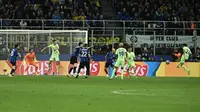 Bek Barcelona asal Spanyol #24, Eric Garcia (Kanan), mencetak gol pertama timnya selama pertandingan leg kedua semifinal Liga Champions UEFA antara Inter Milan dan FC Barcelona di stadion San Siro di Milan, Rabu dini hari WIB (7-5-2025). (PIERO CRUCIATTI/AFP)