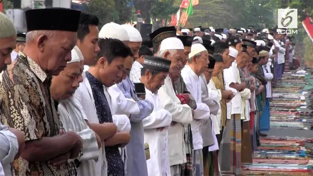 Sebagian warga Surabaya putuskan untuk Salat Idul Adha hari ini berbeda ketentuan pemerintah.