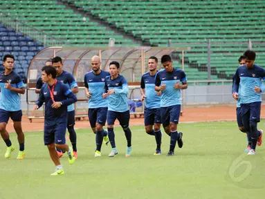 Timnas senior Indonesia kembali melakukan sesi latihan di Stadion GBK, Jakarta, (12/11/2014). (Liputan6.com/Helmi Fithriansyah)