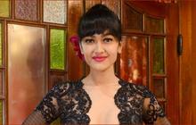 Di kuburan, Julia Perez ngobrol dengan almarhum ayahnya