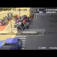 Gara-gara dengar peringatan dari Dishub Kota Bandung mungkin nanti nggak bakalan ada pelanggaran di zebra cross lagi nih. (Foto: Screen Capture)