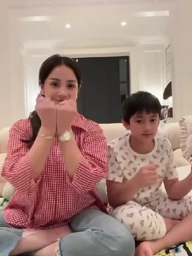 Bak Kakak Adik, Momen Nagita Slavina dan Rafathar Ikuti Tren Joget Velocity Ini Jadi Sorotan