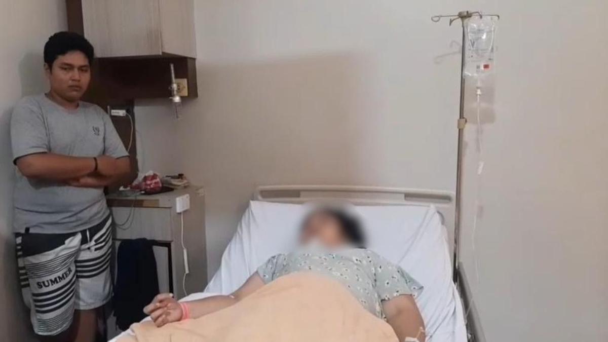 Tiga wanita nekat lompat ke aspal dari angkot yang melaju demi selamatkan diri dari pelaku bersenjata parang. Tindakan berani di situasi yang sangat mengancam jiwa.