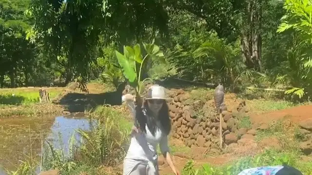 Raline Shah Liburan di Hawaii