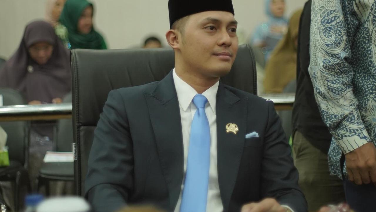 Potret Muzdalifah Dampingi Sang Suami yang Resmi Dilantik jadi Anggota DPRD Provinsi Banten