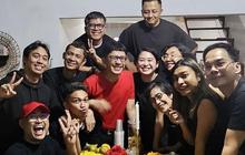 Potret Ultah Aming Ke-44, Digelar Sederhana Bareng Bestie - Meja Penuh dengan Makanan