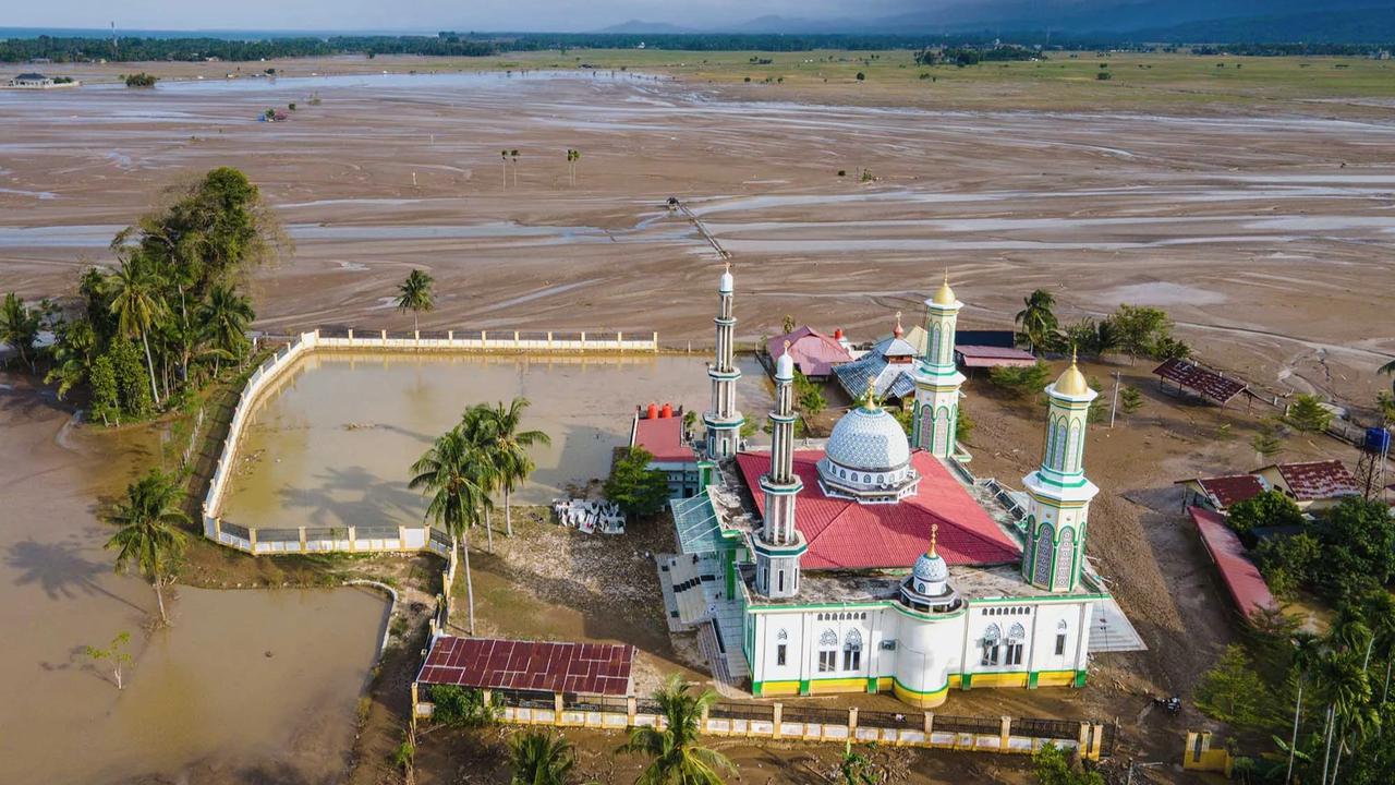 FOTO: Ribuan Hektare Sawah Terkubur Lumpur, Upaya Pemulihan Dikebut Pemerintah