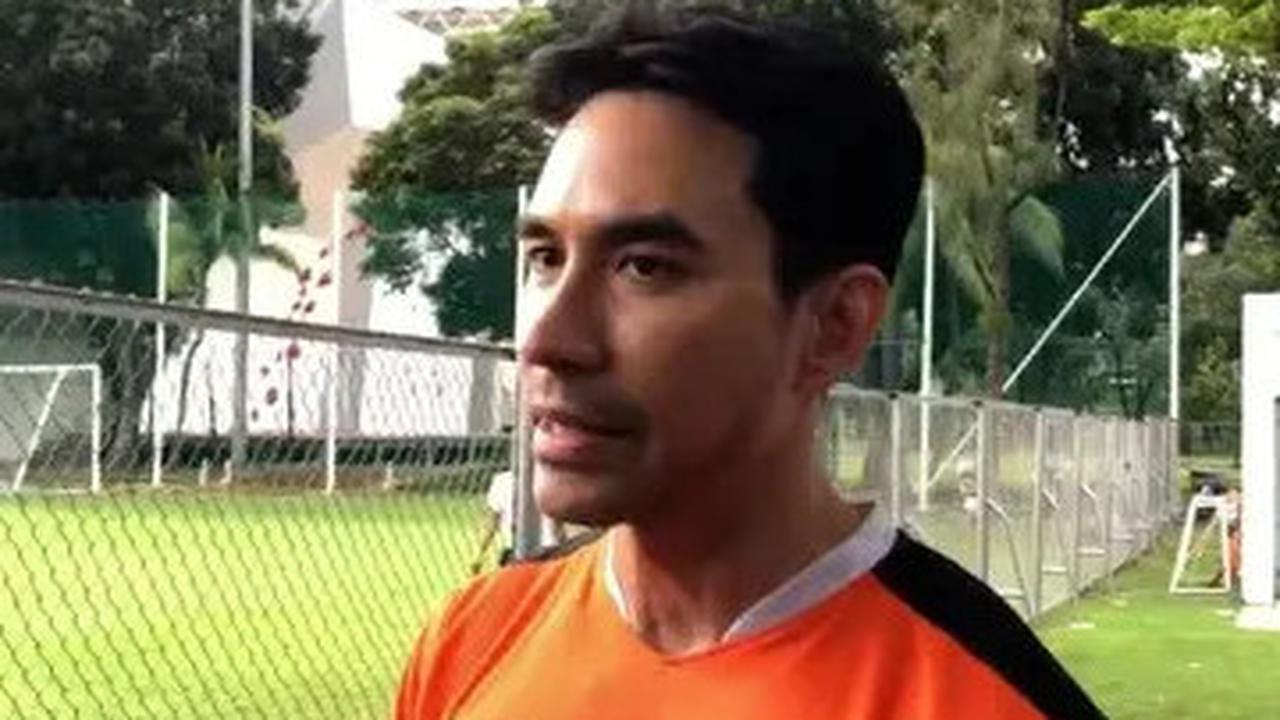 Darius Sinathrya Ungkap Kondisi Ayahnya yang Dirawat Intensif di Rumah Sakit karena Komplikasi