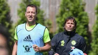 Manajer Chelsea Antonio Conte dan John Terry (sky sports)