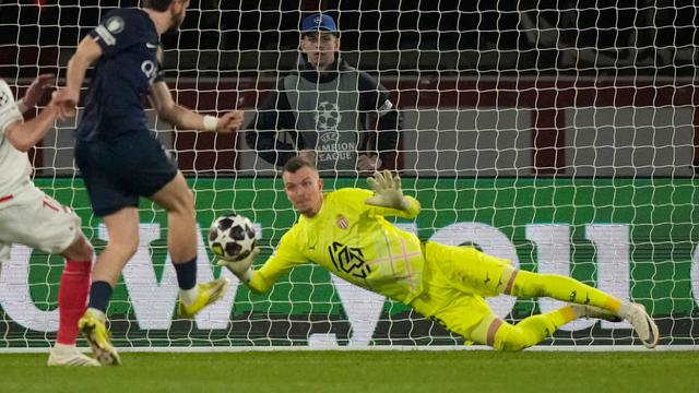 Khvicha Kvaratskhelia mencetak gol di laga PSG vs AS Monaco di leg kedua playoff Liga Champions 2025/2026 di Parc Des Princes, Kamis (26/02/2026) dini hari WIB.