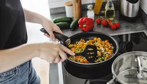 8 Peralatan Dapur yang Mengandung Mikroplastik, Kenali dan Cara Menghindarinya