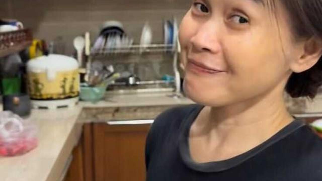 6 Potret Dapur Rumah Ibunda Lula Lahfah, Nyaman dan Efisien untuk Bisnis Risol